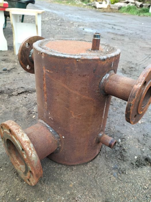 Продам Грязевик вертикальный фланцевый