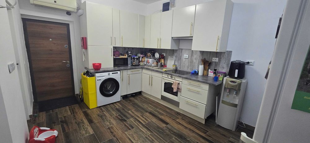 Casa la curte comuna 3 camere recent renovat zona Sagului