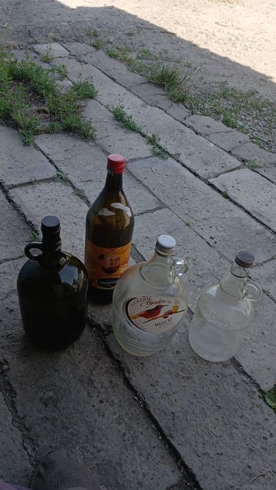 Продам бутылки пустые