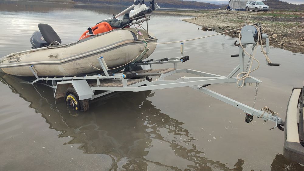 Надуваема лодка 3,80м. с  колесар