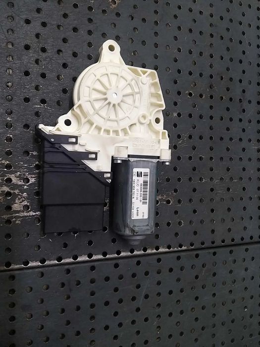 Motoras macara stanga spate seat leon 1p 1k0959703n e840311207 973622105