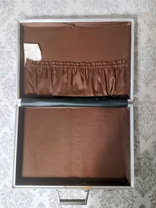 Класическо куфарче (дипломатическо) от черна изкуствена кожа