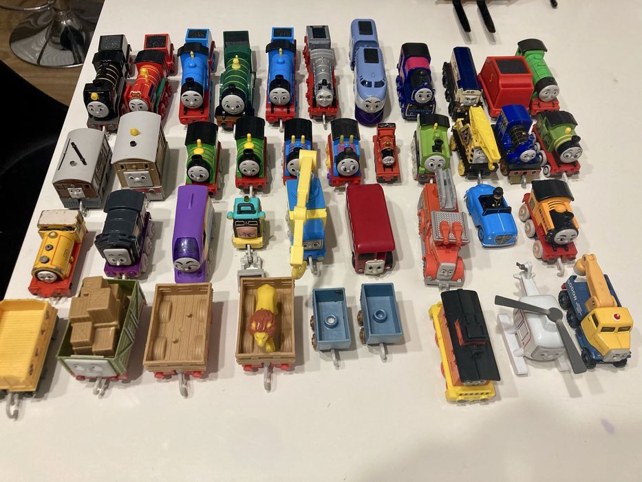 Vând trenulețe Thomas &friends