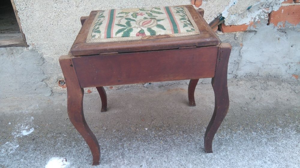 Стол античен