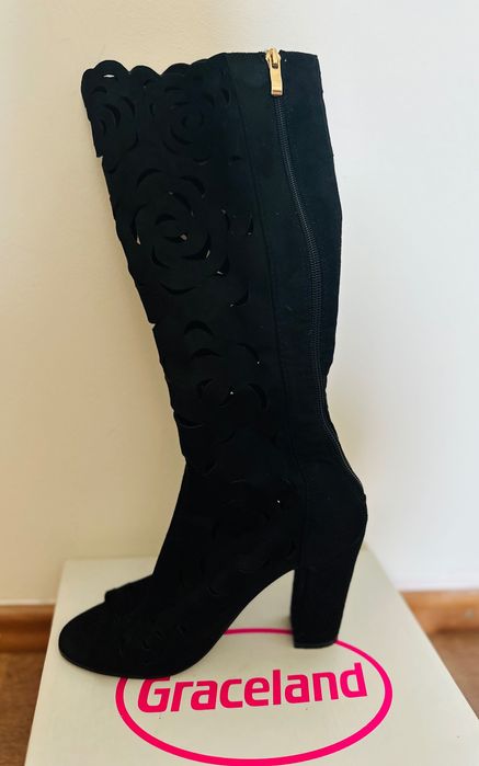 Vând sandale superbe