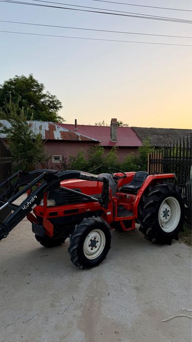 Kubota GL 320 | tractor japonez 4x4 | incarcator frontal original cu cupa