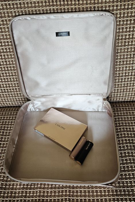 Косметичка  Lancome.