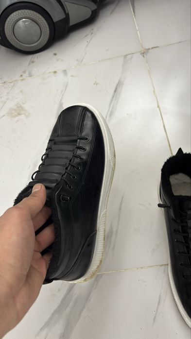 Продаю зимние кеды