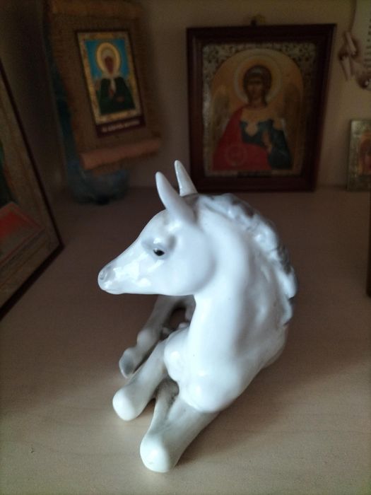 Фарфоровая статуэтка