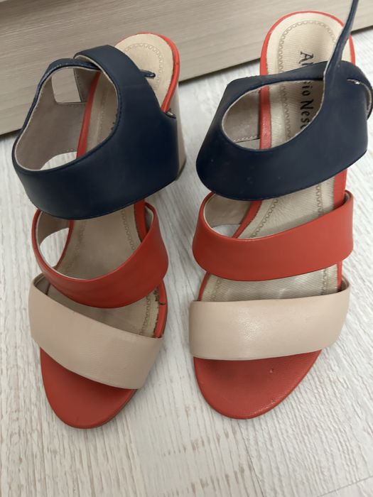 Босоножки летние,