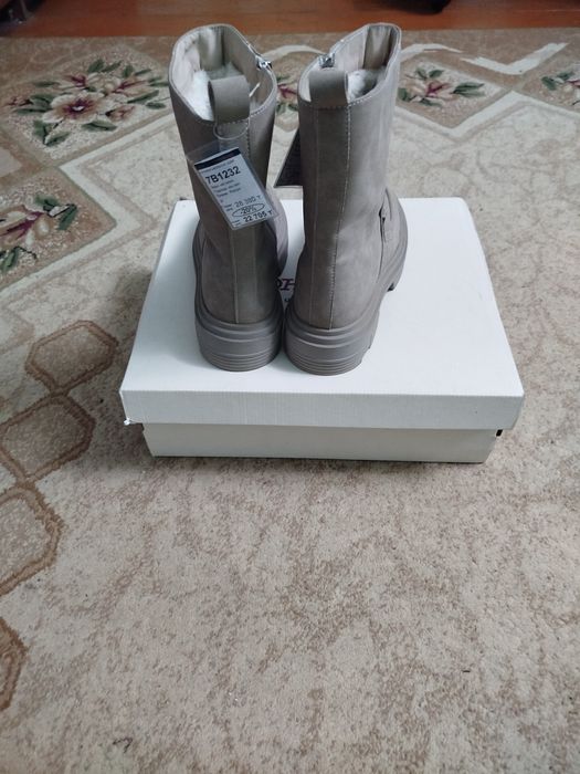 Продам сапожки женские