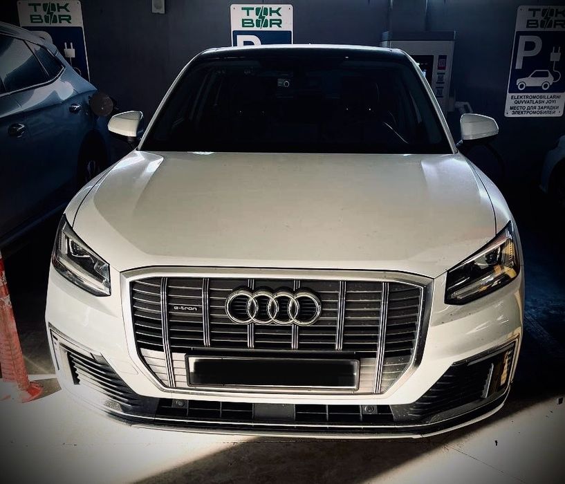 Audi q2 E-tron Электромобиль