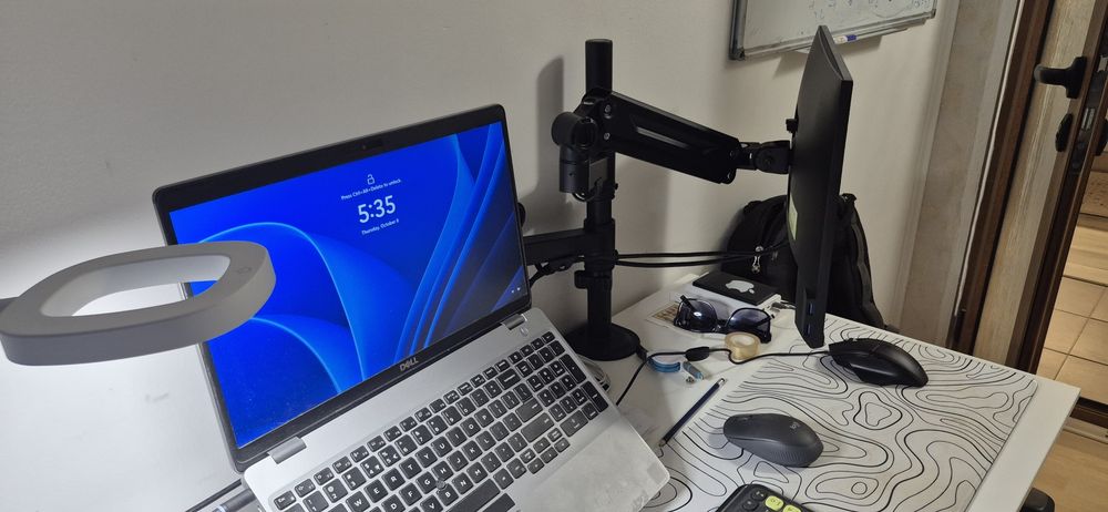 Suport / consolă pentru monitor și laptop