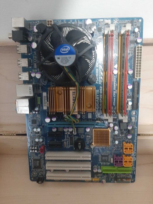 Placă de bază Gigabyte GA-EP35-DS3 + Intel E5300 + RAM DDR2