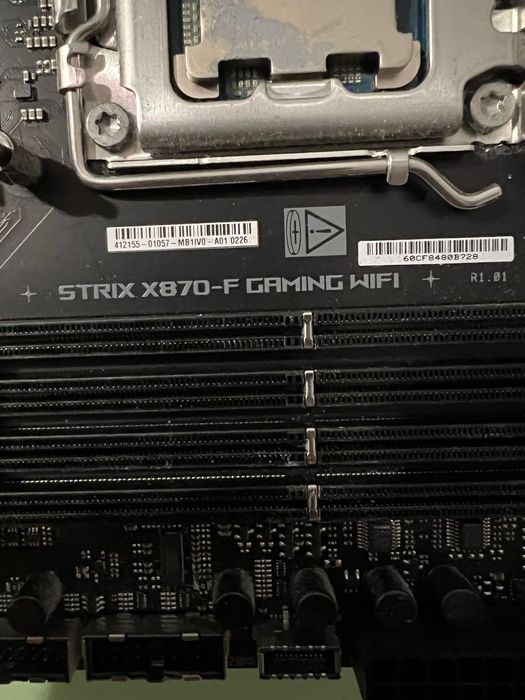 Kit ryzen 9 9950x + Asus strix x870-F Gaming wifi