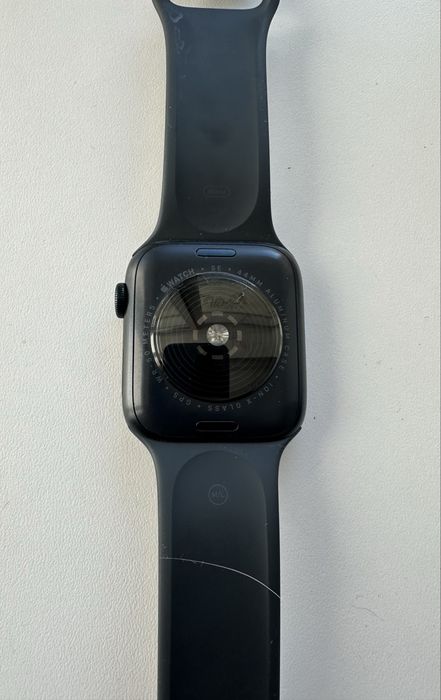 Продам apple watch se2 44mm.