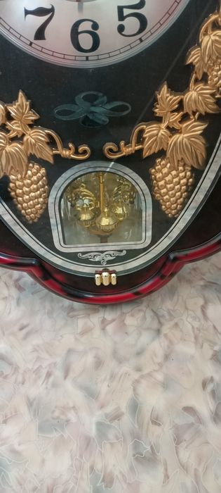 Продам настенные часы