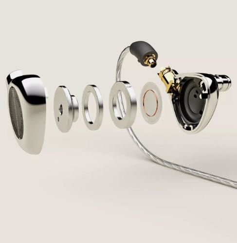 Q3     Hi Res музикален плеър  със слушалки Beyerdynamic