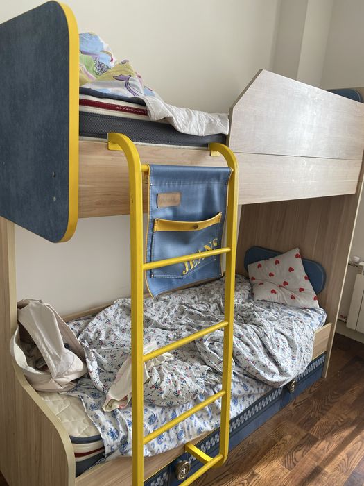 Шкаф и 2 ярусная кровать