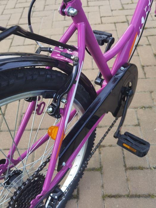 Vând doua biciclete roz și roșie fete și băieți roti 20 și 24