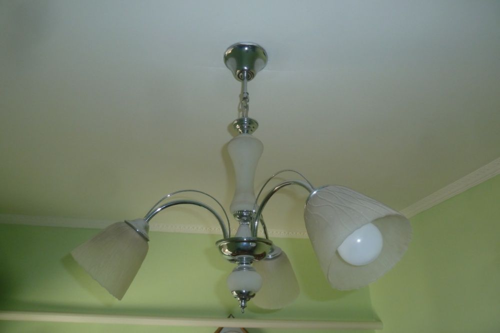 Продаются люстры