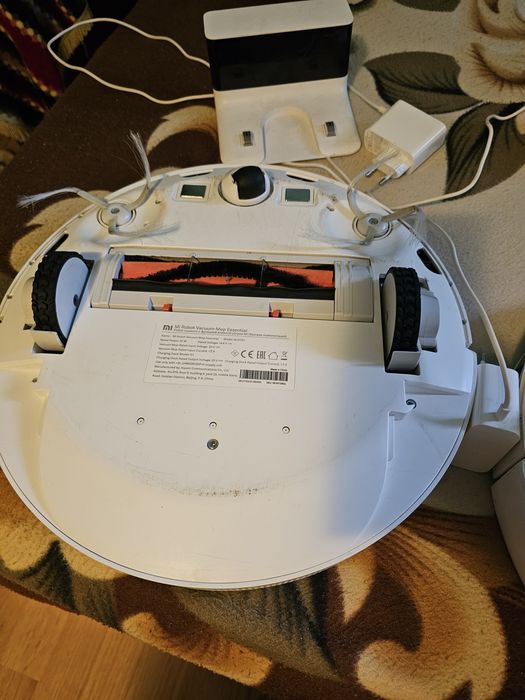 Vând doi roboti aspirator xiomi