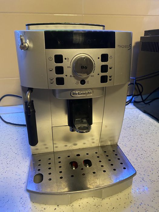 Espresor automat cafea Delonghi Magnifica S
