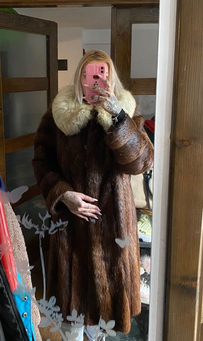 Haina blana naturala, bizam cu guler de vulpe argintie