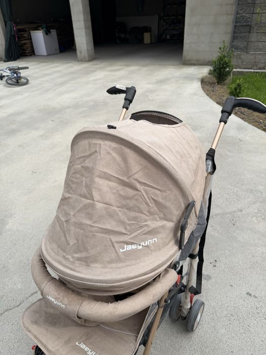 Прогулочная коляска для детей