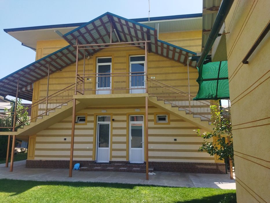 2 каватлик 2 та оила учун  Ховли Сотилади  Кибрай Бураота 6 соток 8 хо