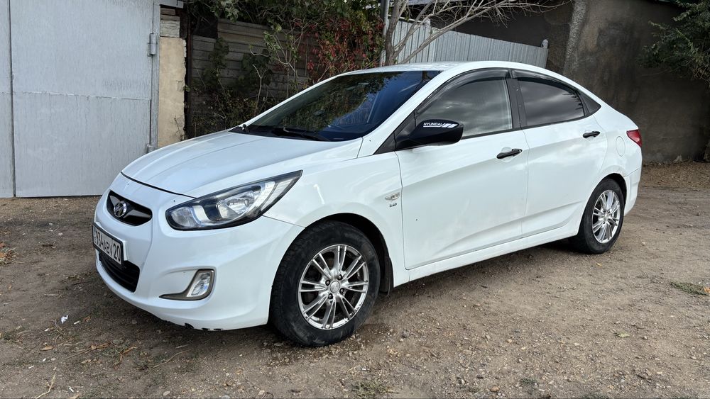 Hyundai accent 2013