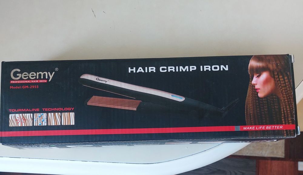 Выпрямитель для волос новый.