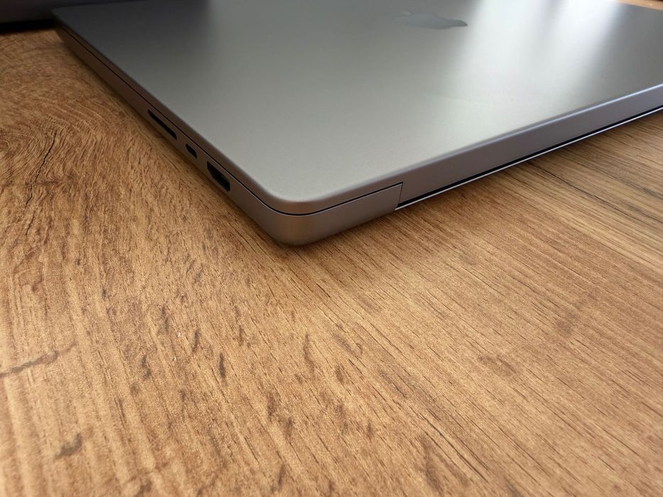 НОВ MacBook Pro 16" M2 MAX 12-Core CPU, 38- Core GPU, 32GB RAM, 1TB SSD