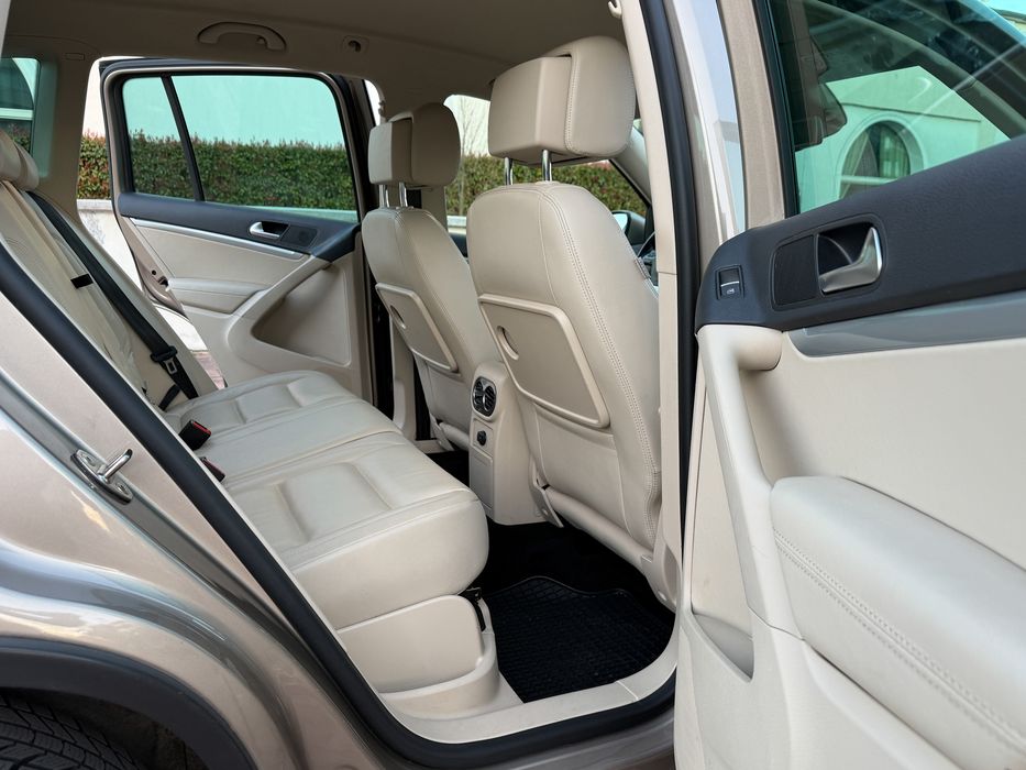 Volkswagen Tiguan / 2.0 TDI / 177 CP / 4x4 / Istoric VW / RAR Efectuat / Anvelope iarnă