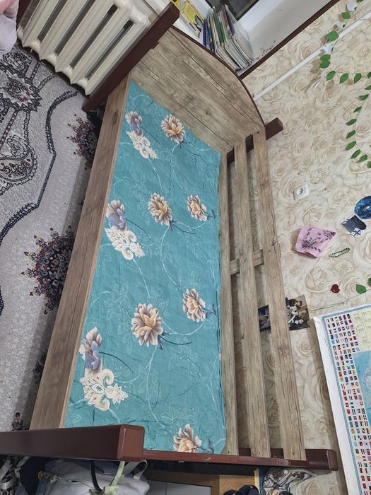 Продам кроват длина 1.85. Ширина 0.83 см..