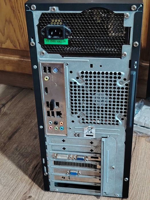 Calculator ASUS gaming cu monitor,tastatura,mouse,boxe si cabluri