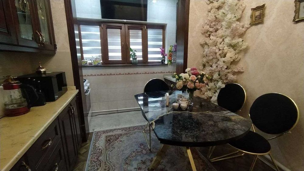 Аренда 4-х комн квартиры ЮА-6 квартал