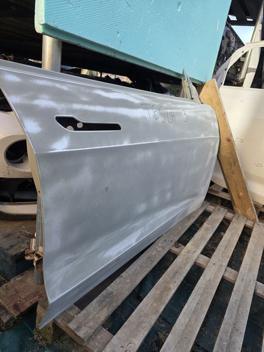 Tesla model 3 предна дясна врата