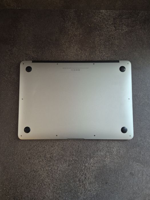 Vând MacBook air 2014