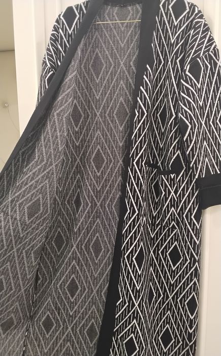 Кардиган чёрный длинный.