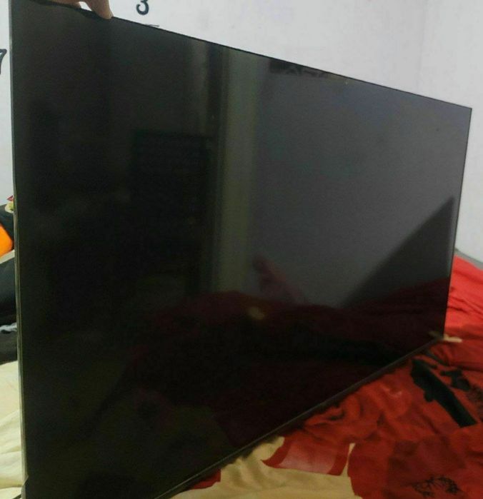 Смарт 55 диагональ почти новый в полном комплекте 2пульта один голосов