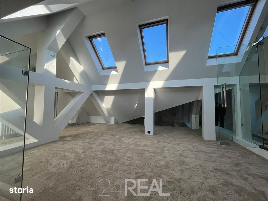 Penthouse in vila, de vanzare - Strada Tokio