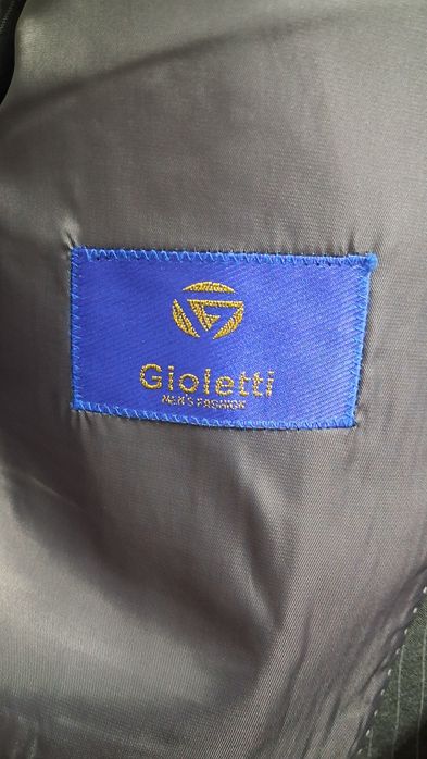 Kostyum shim sotiladi