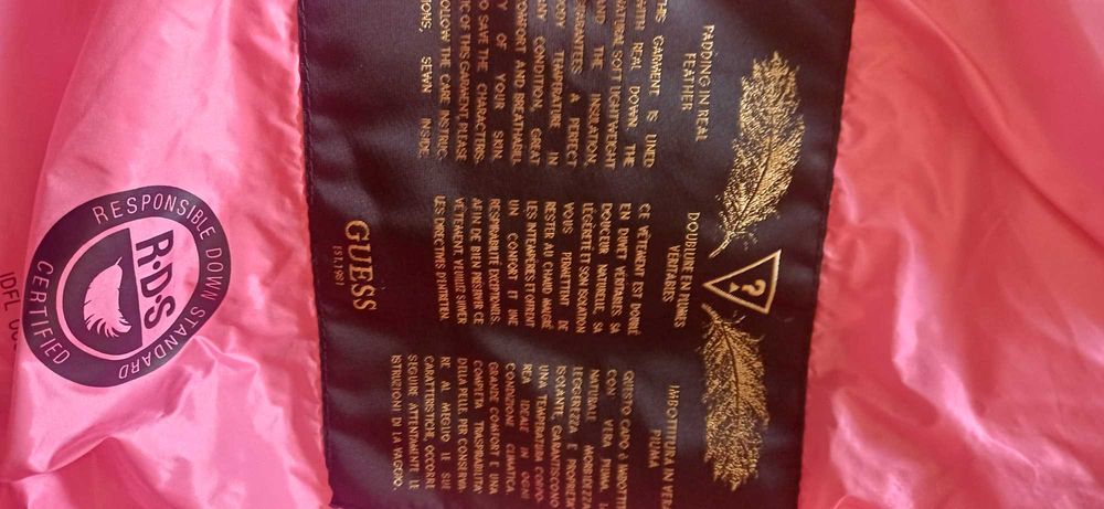 Страхотно яке на марката guess