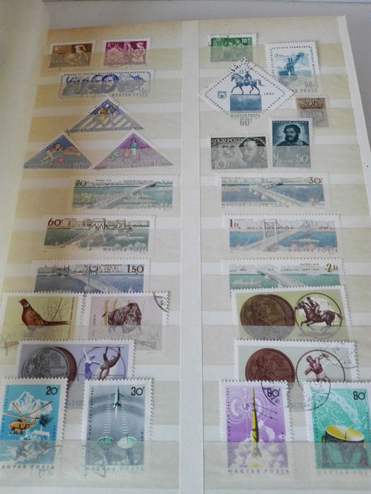 Класьор с марки и стар конски бъкел .