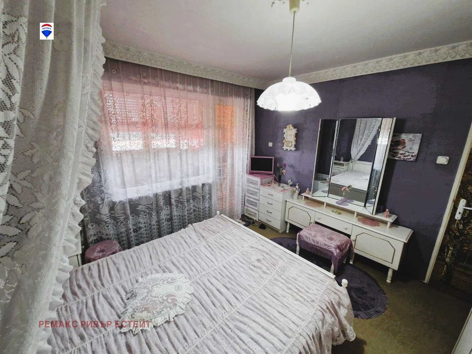 Дава се под наем Двустаен апартамент в Русе, Родина 2 - 65 кв.м за 255 € - Снимка #2