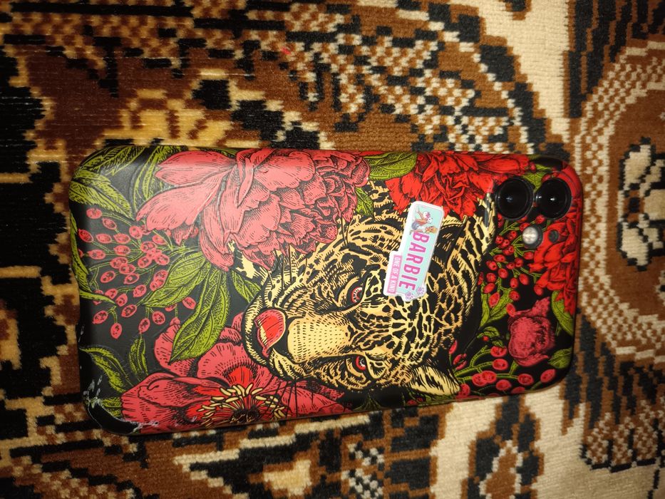 Vând iPhone 11 în stare foarte bună.  Negociabil.