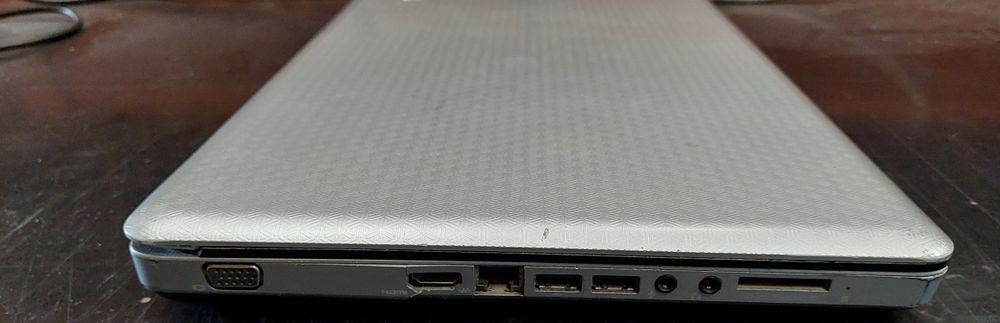 Vând laptop pentru piese