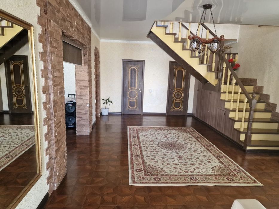 Продам коттедж в черте города