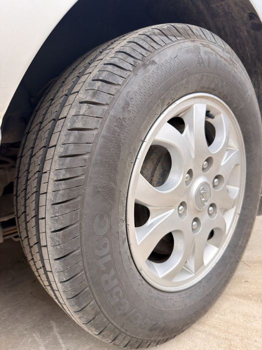 Продоётся HYUNDAI GRAND STAREX 2009 Dizel грузопассажирский